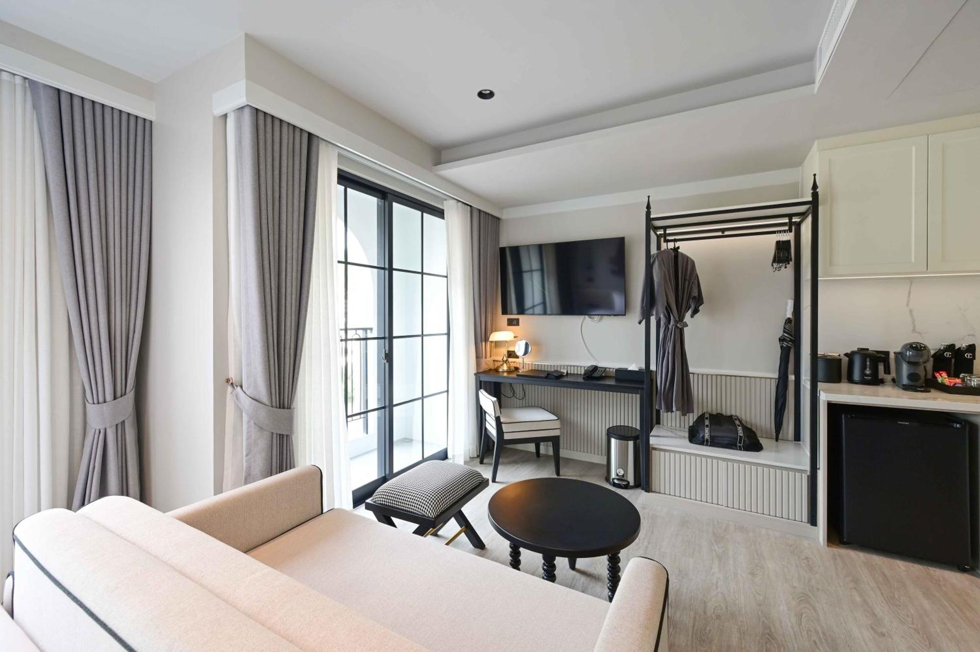 Chateau Du Village Hotel 4*